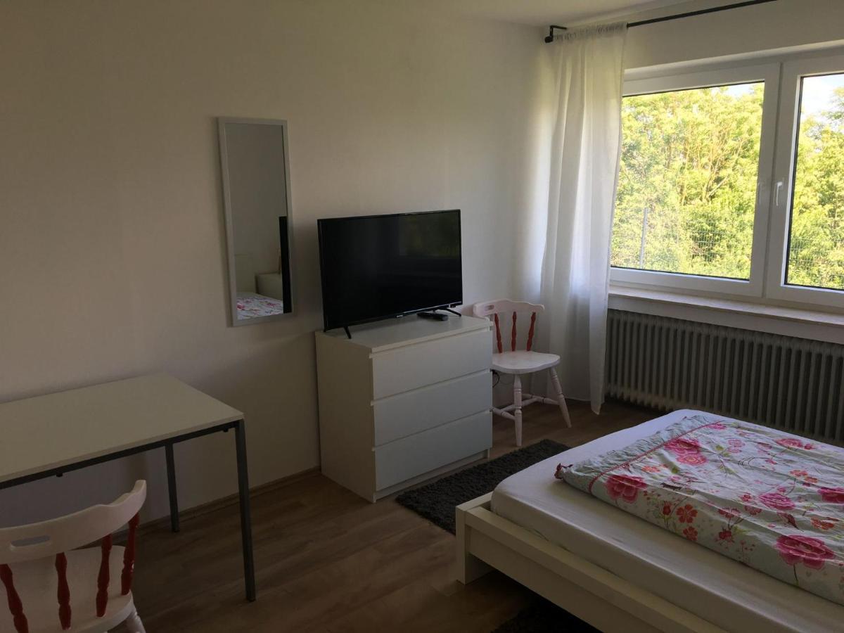 Mayen, Im Mohren, Privatzimmer Nr1, Waldrand, Nahe Nurburgring & Burg Eltz, Gemeinschaftsbad エクステリア 写真
