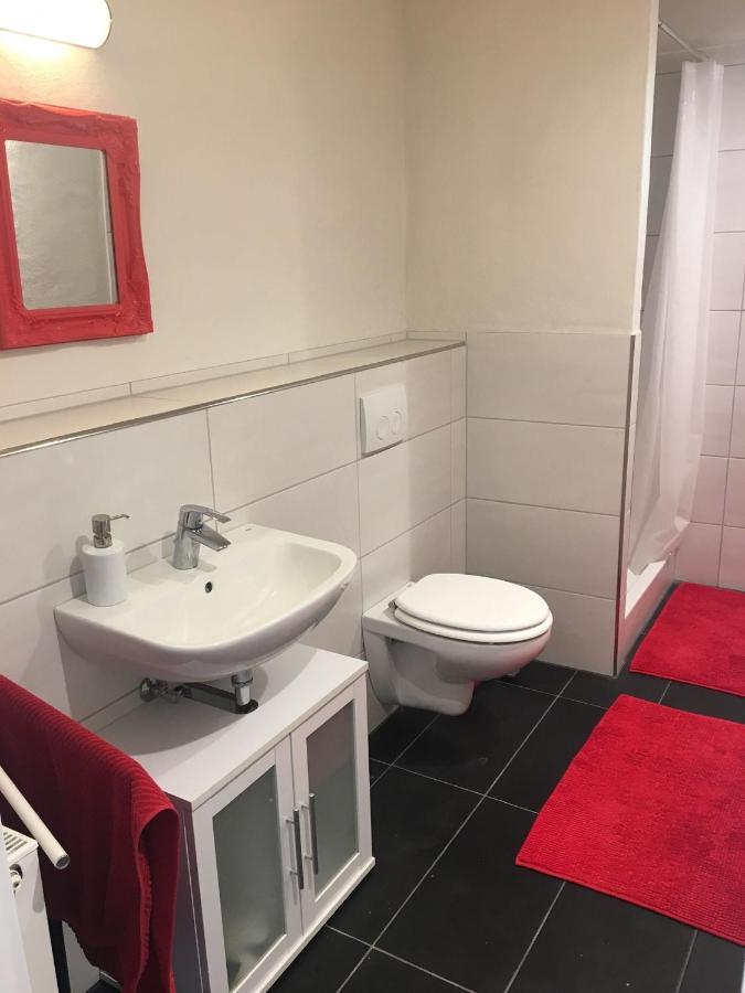 Mayen, Im Mohren, Privatzimmer Nr1, Waldrand, Nahe Nurburgring & Burg Eltz, Gemeinschaftsbad エクステリア 写真